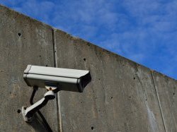 Détenus : la garde des Sceaux annonce un crédit de 40€ par détenu et la gratuité de la télé