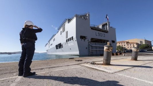 Olivier Roussille nouveau commandant du porte-hélicoptères amphibie (PHA) Mistral 