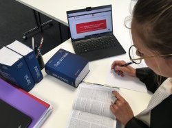 Travailleurs indépendants : vous pouvez bénéficier (sous conditions) d'une allocation Travailleurs indépendants : vous pouvez bénéficier (sous conditions) d'une allocation