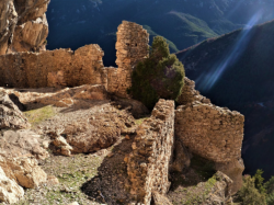 La forteresse troglodyte d'Aiglun sélectionnée comme site de maillage de la Mission Bern 2021