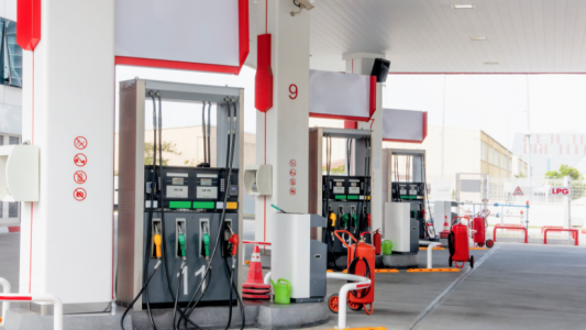 Carburants : Castex annonce -15 centimes par litre
