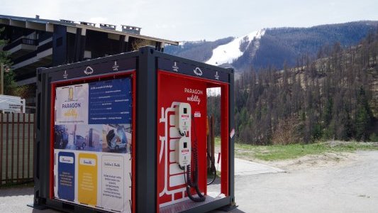 Saint-Etienne de Tinée : une recharge rapide de véhicules électriques et hybrides installée 