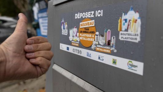 Déchets d'emballages plastiques et métalliques, direction le bac gris !