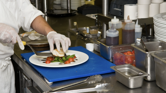 Cannes ouvre une cafétéria universitaire à bas prix et de produits locaux au Campus Georges Méliès