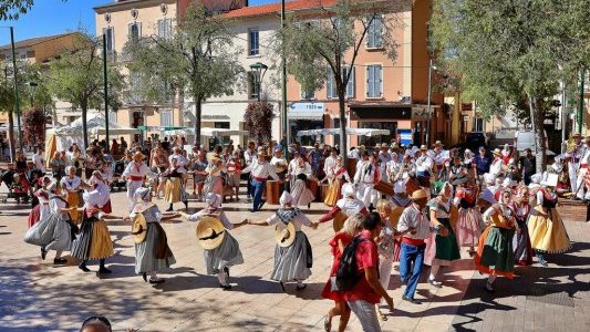 La Garde prend les belles couleurs de la Provence 