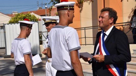 24 jeunes matelots reçoivent leurs diplômes de pont d'envol