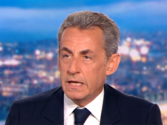 Sarkozy ne lâche rien (...)