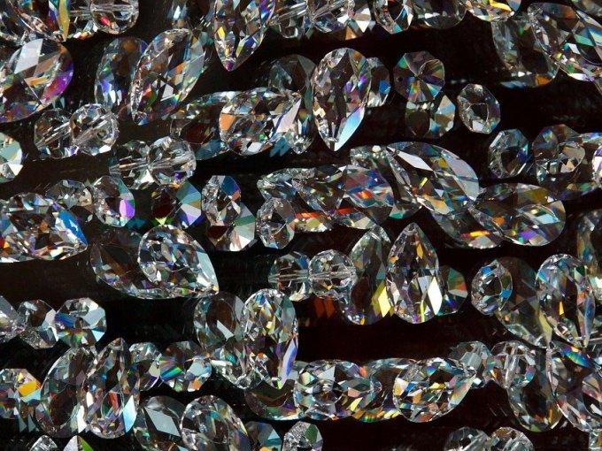 Sertie de 12 638 diamants