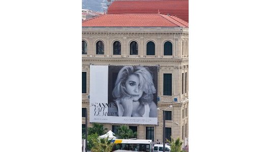  Cannes fait le mur : une exposition monumentale de photographies dans les rues de Cannes