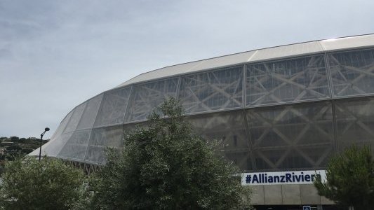 IWG lance un site de coworking insolite au coeur du stade de l'Allianz Riviera