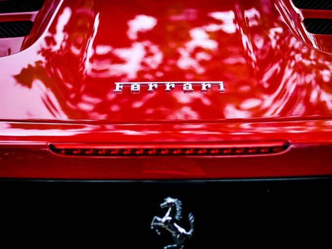 Enchères : Une Ferrari