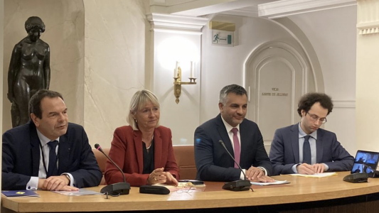 Au Sénat, Françoise Dumont anime un groupe de travail dédié aux sapeurs-pompiers