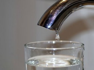 Le coronavirus ne passe pas dans l'eau du robinet…