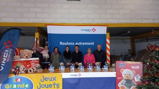 « Enfants sans Noël » : VINCI Autoroutes apporte son soutien à 13 associations locales en partenariat avec La Grande Récré