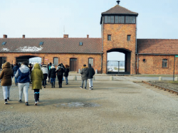 Les collégiens des Alpes-Maritimes visitent Auschwitz, pour ne rien oublier