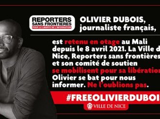 La Ville de Nice se mobilise pour la libération d'Olivier Dubois et installe son portrait à l'entrée de la mairie