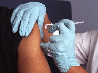 Covid-19 : un vaccin « efficace à 90% » développé par deux sociétés pharmaceutiques étrangères