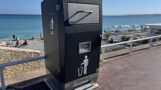 La Métropole Nice Côte d'Azur déploie 50 nouvelles poubelles compactrices sur la Prom